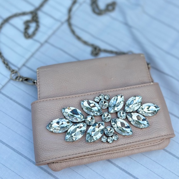 Elegant Purse with Crystal Embellishments and Silver Chain - Picture 7 of 7